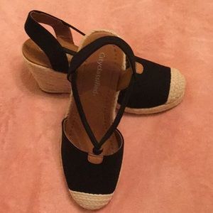 Black linen closed toe espadrilles